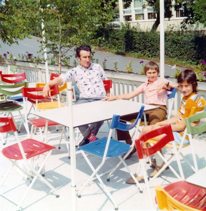 12%20057%2012%20Wil%20en%20Petra%20met%20ome%20Albert%20op%20terras