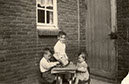 05%20072%2042%20Har%20Nellian%20(peuter)%20-%20achter%20het%20huis